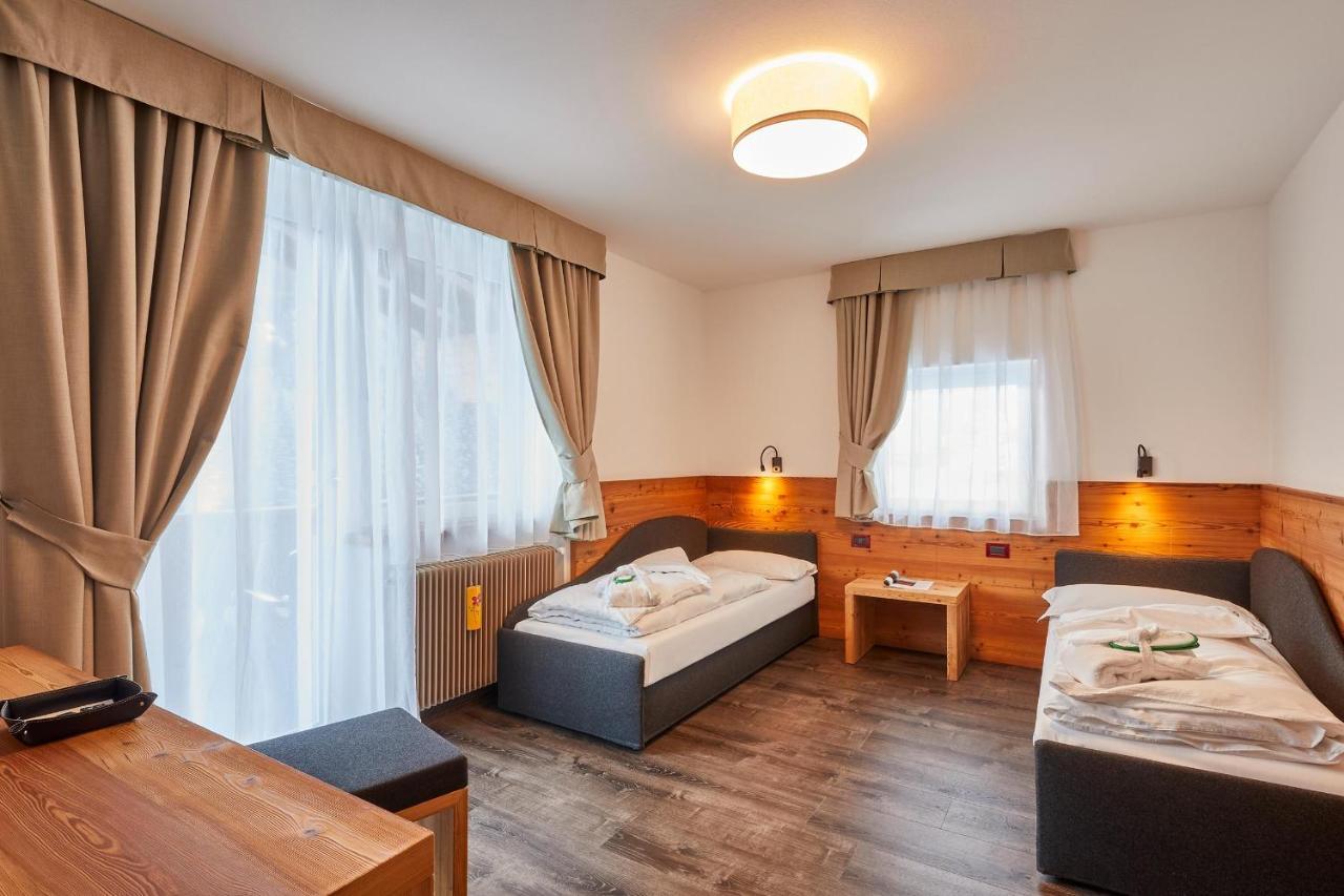 Hotel Astoria Canazei Esterno foto