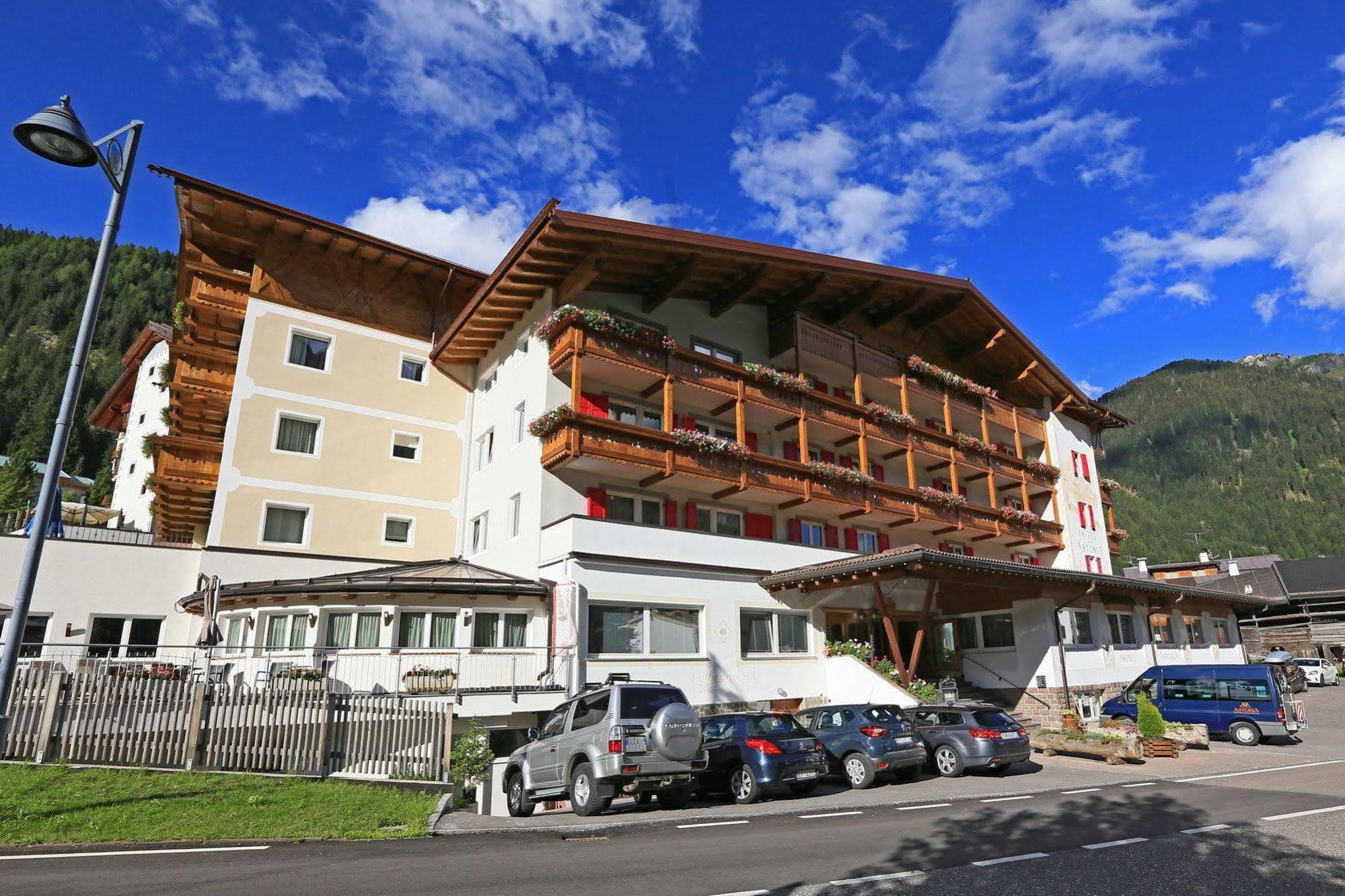 Hotel Astoria Canazei Esterno foto